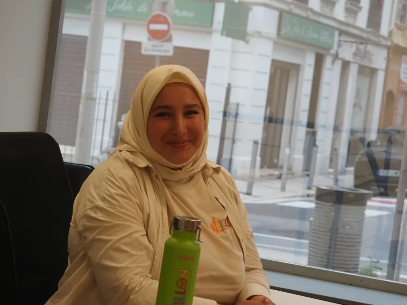 Emna, la directrice de l'auto-école Veillon