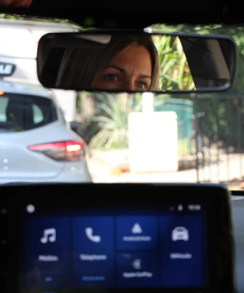 Découvrez les différents modes de financement Une monitrice en formation de permis de l'auto-école Veillon